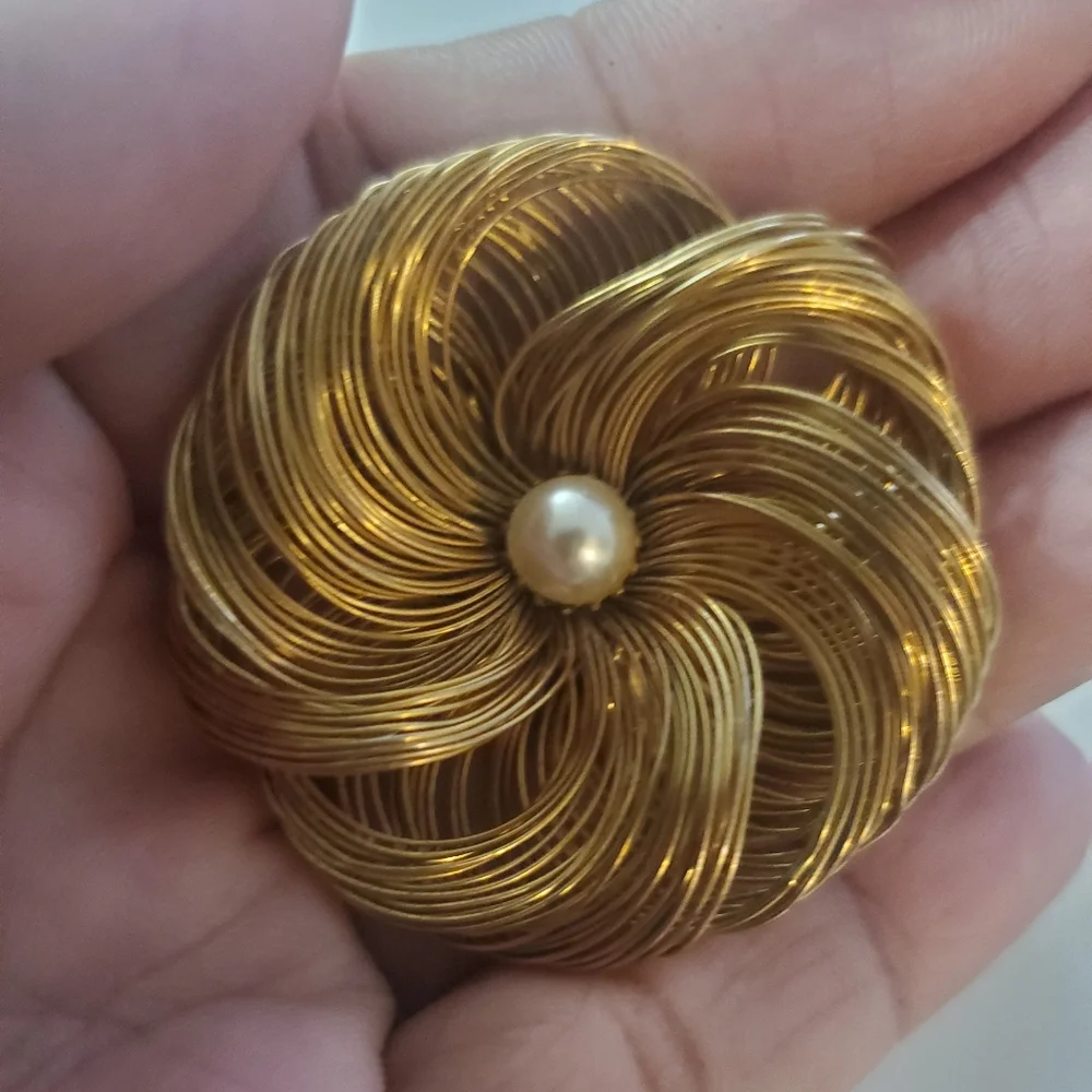 Vintage Wire Spiral Flower Brooch